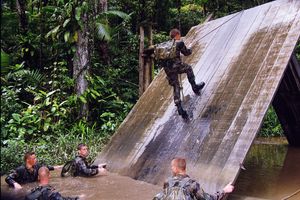 프랑스령 기아나에서 훈련받는 외인부대원들