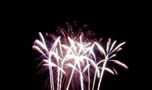 가이 포크스의 날 불꽃놀이. 가이 포크스의 날은 영국에서 11월 5일에 기념됩니다.