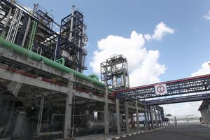 카마사리 석유화학 단지의 수소 생산 시설