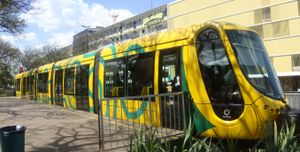 연방구 경전철은 연방구 지하철과 국제공항을 연결할 계획이다.