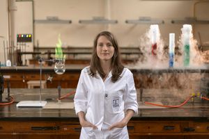 2011년 바르샤바 공과대학교 실험실의 화학자