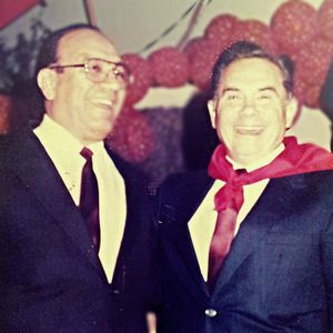 1996년 콜로라도당 창당 기념일에 아르가냐(오른쪽)와 헤나로 산체스