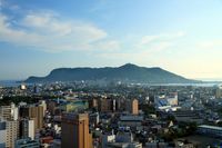 고료카쿠 타워에서 바라본 하코다테 시가지와 하코다테산(2008년 5월)