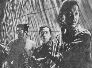 영화 『7인의 사무라이』(1954년) 촬영 중. 지아키 미노루는 사무라이 중 한 명인 헤이하치 역을 연기했다.