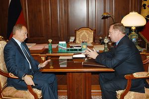 블라디미르 푸틴 대통령과 세르게이 스테파신 감사원장 사진(2002년 10월 30일)