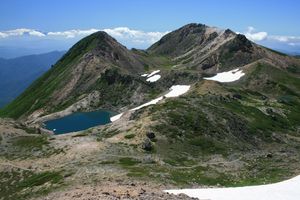 백산 산정부에 있는 화구호인 미도리가이케