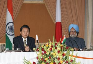 2009년, 일본 내각총리대신 하토야마 유키오와 함께