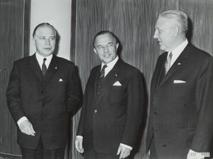 벨기에 총리 가스통 아이스켄스, 네덜란드 총리 피에트 더 용, 룩셈부르크 총리 피에르 베르너가 1968년 4월 28일 네덜란드 헤이그에서 열린 베네룩스 회의에서