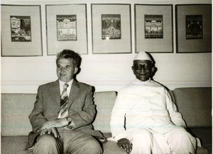 1978년 5월 델리에서 루마니아의 니콜라에 차우셰스쿠 대통령과 함께한 데사이.