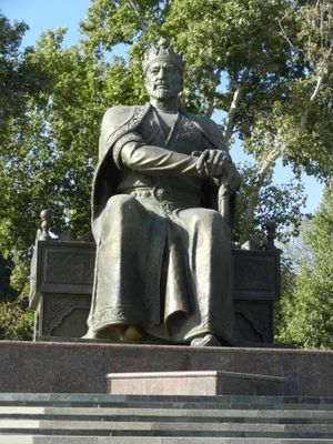 우즈베키스탄 사마르칸트의 티무르 동상