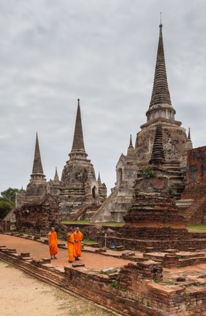 왓 프라 시 산펫(Wat Phra Si Sanphet)과 승려