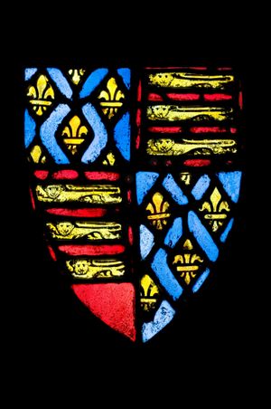 프랑스 왕위에 대한 주장을 표시하기 위해 에드워드 3세는 프랑스 문장을 1/4분기와 4/4분기에 배치했다. 영국 스테인드글라스, 1350년경 – 1377년