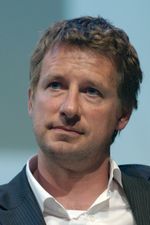 야닉 자도(EELV)는 아몽 지지로 철회함