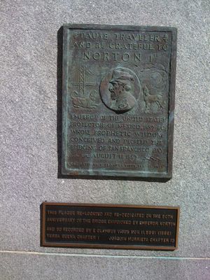 베이 브리지 건설 계획에서의 노턴의 역할을 기념하여 1939년에 세워진 기념비. 현재는 샌프란시스코 트랜스베이 터미널에 전시되어 있다.