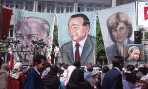 1994년 퀴타히야에서 열린 탄수 칠레르의 선거 유세 모습