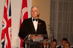 2010년 채텀하우스에서 연설하는 메이저