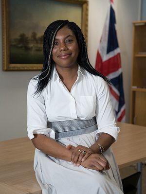 평등 및 지역 사회 평준화 담당 장관 시절