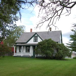 열두 살 때까지 살았던 뉴브런즈윅의 보너 로의 집. 이 집은 리치벅투 강을 내려다본다.