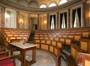레오폴도 폴락이 설계한 파비아 대학교 볼타 강의실 (1787년)