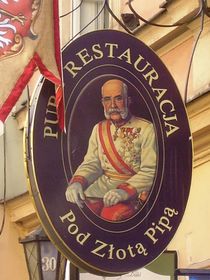 동유럽 혁명 이후에는, 옛 공산권의 과거 제국 영토였던 도시에서도 프란츠 요제프 1세의 초상화를 볼 수 있다. 사진은 폴란드 남부의 옛 제국 영토 크라쿠프(Kraków)에서 촬영되었다.