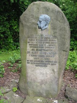 하노버에 있는 쿠르트 슈마허의 묘비.