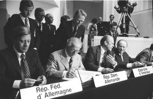 1975년 헬싱키에서 슈미트, 에리히 호네커, 제럴드 포드, 브루노 크라이스키