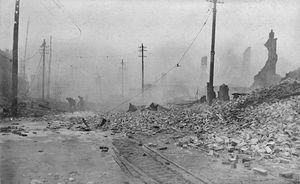 1904년 발생한 대발티모어 화재 사진. 발티모어의 프랫(Pratt) 거리와 게이(Gay) 거리에서 촬영되었으며, 30시간 만에 1,500개가 넘는 건물이 파괴되었다.