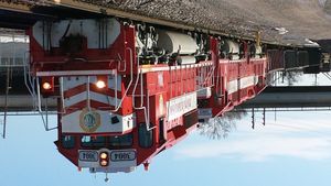 햄프턴 애비뉴 고가도로 아래를 지나는 세인트루이스 터미널 철도 협회(Terminal Railroad Association of St. Louis)의 동행 화물열차