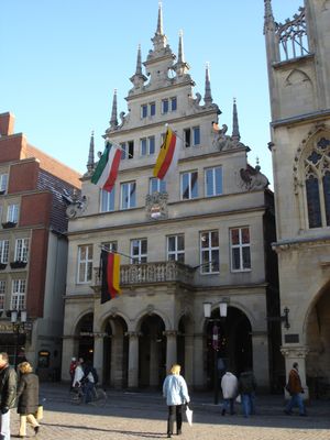 슈타트바인하우스}})에 게양된 독일 국기. 깃대 끝 부분에 애도를 의미하는 검은 리본이 달려 있다.