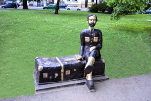 폴란드 자연과학자 코페르니쿠스 학회 회장(1923~1924) 얀 체카노프스키 기념비, 브와디스와프 안데르스 장군 광장