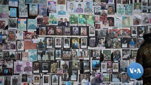 2020년 나고르노-카라바흐 전쟁 중 전사한 아르메니아 병사들의 사진이 있는 벽