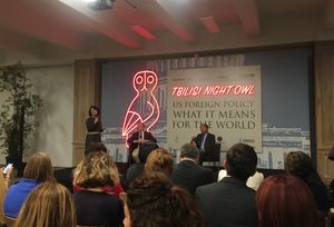 조지아 트빌리시에서 야간 세션에 참여한 프랜시스 후쿠야마