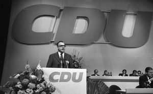 1973년 함부르크에서 열린 기독교민주연합 전당대회에서의 콜