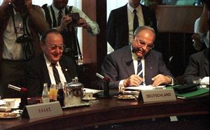 1987년 유럽 이사회 회의에서 콜과 부총리 겸 외무장관 한스-디트리히 겐셔