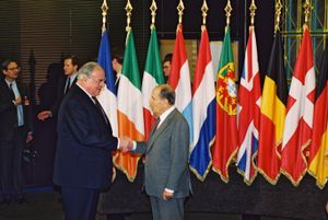 1989년 12월 9일 스트라스부르에서 열린 유럽 이사회 정상회담에서 콜과 프랑스 대통령 프랑수아 미테랑