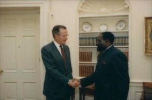 조지 H. W. 부시와 사빔비 (1990년)