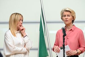 홍수 피해 지역을 방문 중인 멜로니와 집행위원장 우르줄라 폰 데어 라이엔