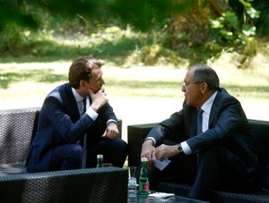 마우어바흐에서 열린 유럽 안보 협력 기구(OSCE) 정상 회담에서 쿠르츠와 세르게이 라브로프