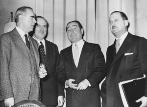 카라만리스와 아베로프(Evangelos Averoff), 멘데레스(Adnan Menderes)(중앙)의 취리히 회담