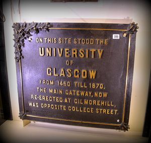 글래스고 대학교, 구 건물 표지판