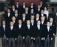 하타 내각 각료들과 함께 (1994년 4월 28일, 총리 관저에서)