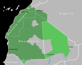 암녹색은 표준 아랍어와 하사니야 방언, 밝은 녹색은 투아레그어와 표준 아랍어 및 하사니야 방언 지역, 회색에도 일부 하사니야 방언이 분포