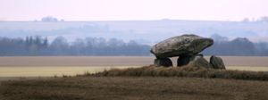 빈스트룹 근처, 뇌르할드의 돌멘(Stone Dolmen). 기원전 3천년에 건설됨.