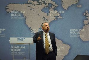 2014년 9월 런던 채텀하우스에서 연설하는 프리드먼
