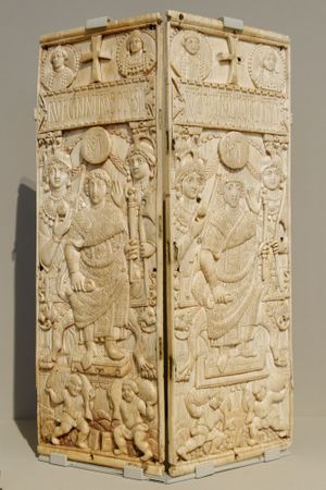 영사 디프티크는 로마 제국이 동고트 왕국의 지배하에 있던 시기에 임명된 로마 집정관인 루피우스 겐나디우스 프로부스 오레스테스의 것이다.