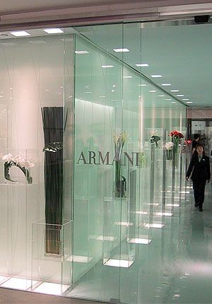 홍콩에 위치한 채터 하우스의 Armani/Fiori 부티크