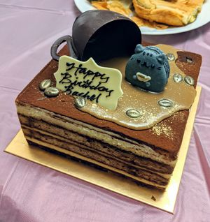 티라미수 생일 케이크