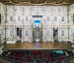 테아트로 올림피코 내부 무대 (1580년)