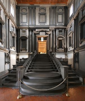 라우렌치아나 도서관의 계단과 반주