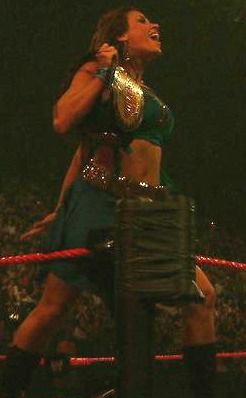 제임스는 WWE에서 총 6회 여성 챔피언에 등극했으며, WWE 위민스 챔피언십 5회, WWE 디바스 챔피언십 1회를 획득했다.